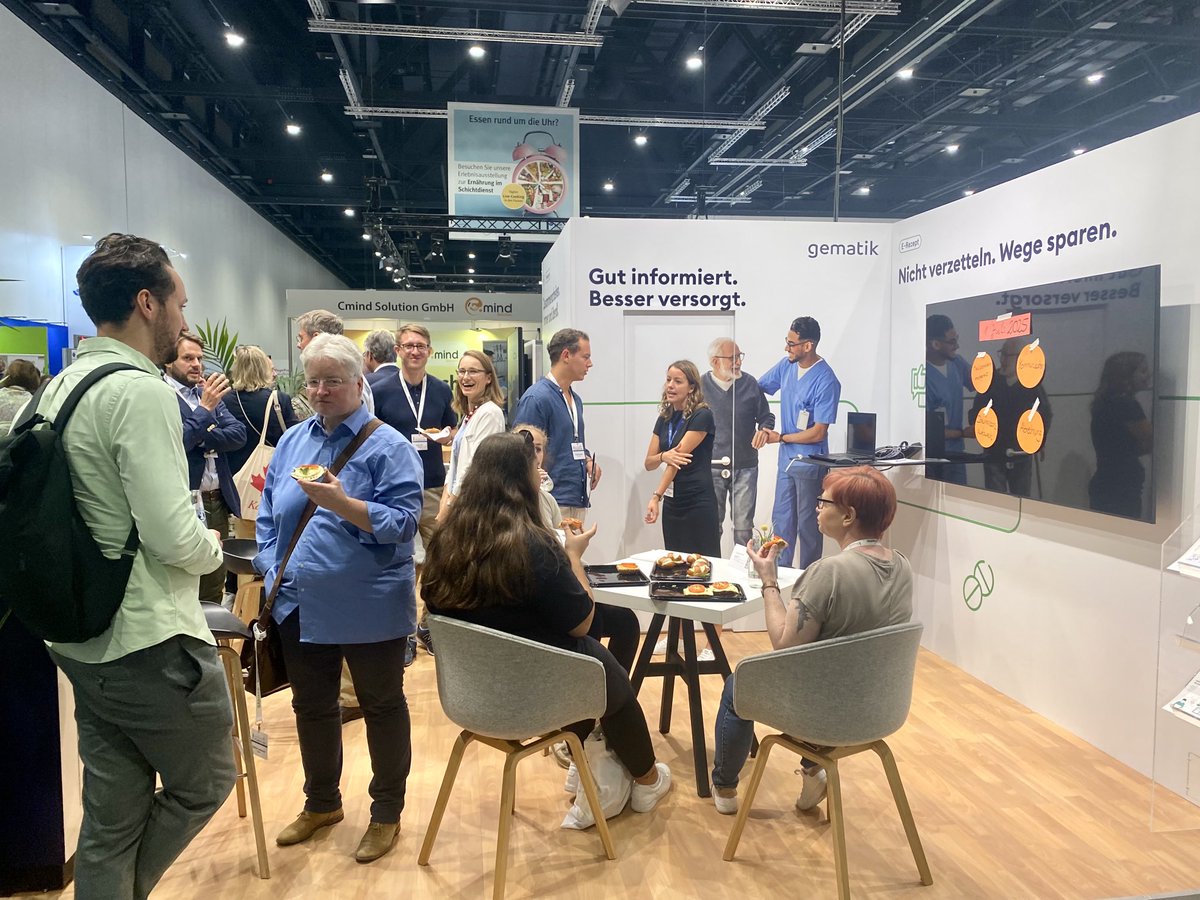 Der #DPT Deutsche Pflegetag wird von Christine Vogler mit besten Rhythmen aller Beteiligten eröffnet. Minister ⁦<a href="/Karl_Lauterbach/">Prof. Karl Lauterbach</a>⁩ verspricht Anbindung der #Pflege an die #Telematikinfrastruktur bis Juli 2025 - und der ⁦<a href="/gematik1/">gematik</a>⁩ Stand ist sehr belebt. Guter Auftakt