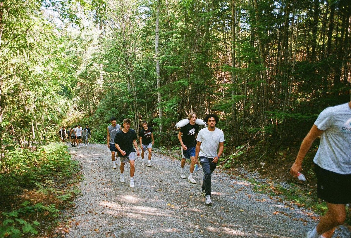 I see Yeo JunSeok you have many good looking teammates if they come to Korea as a team they will have many more fans 🇰🇷🏀😎