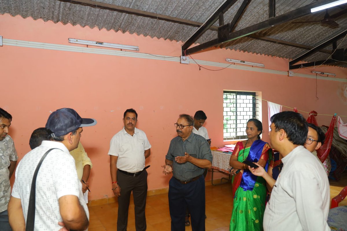 dip_goa's tweet photo. Sikkim journalists visited the handloom where local Kunbi Sarees are weaved at #Surla and interacted with local artisans. Swayampurna Mitra briefed them about the unit. https://t.co/z1s0WBSRPe