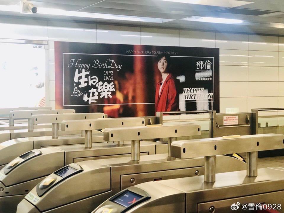 XiwanVideo's tweet photo. 【台灣地區生日應援】
光輝燦爛的十月
祝鄧倫💚中秋佳節愉快
🚝捷運站廣告應援
捷運綠線【松山-新店線】 台北小巨蛋站 / B1大廳層 一號出口(敦化北路)
🚌公車廣告應援🚌
🚌台北：承德幹線 266
🚌台中：75路線
🚌高雄：214路線
#邓伦1021生日快乐
#台湾灯芯为伦倾心
#鄧倫 #邓伦 #Denglun #denglun邓伦 https://t.co/FSdQxAo3I3