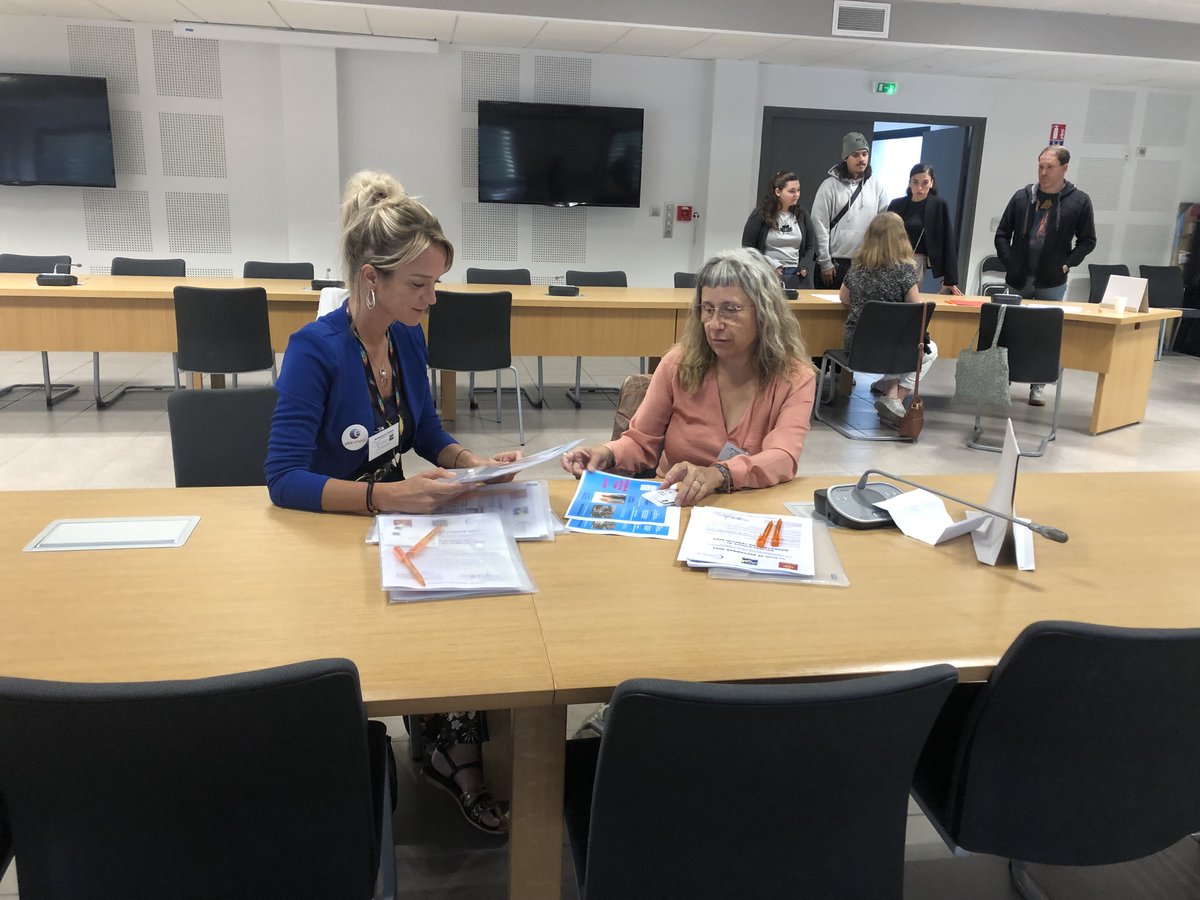 CanovasLaurence's tweet photo. 📣 En direct du #Markethon de l'#Emploi #Beaucaire 🚀🚀 De nombreux participants pour récolter les besoins en recrutement du territoire
▶ L’ensemble des partenaires se mobilise pour l’accès à l’#emploi
#AvecPôleEmploi @Occitanie @loizonsandra @Valerie_Issert @Poleemploi_oc @CCBTA30 #MLRhôneArgence @COMIDER_