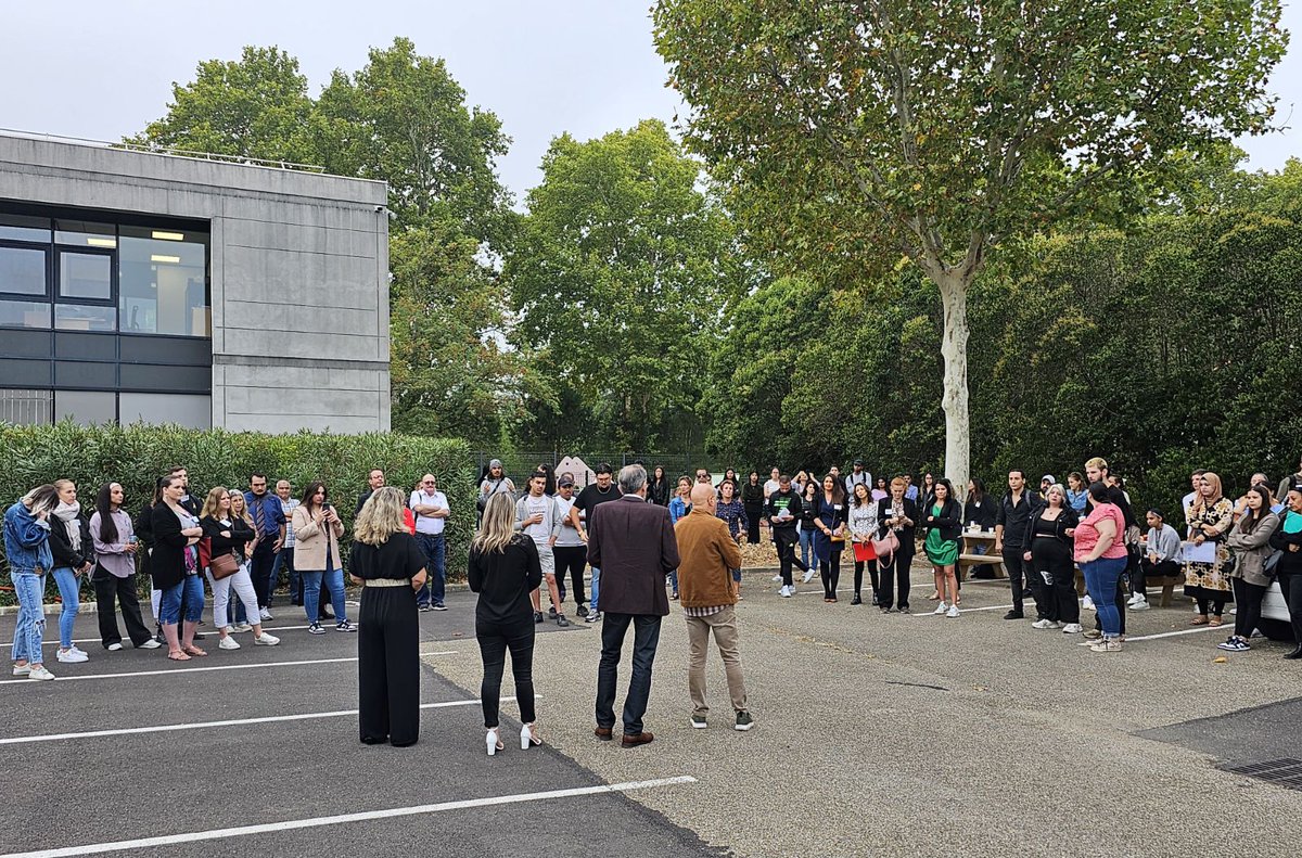 CanovasLaurence's tweet photo. 📣 En direct du #Markethon de l'#Emploi #Beaucaire 🚀🚀 De nombreux participants pour récolter les besoins en recrutement du territoire
▶ L’ensemble des partenaires se mobilise pour l’accès à l’#emploi
#AvecPôleEmploi @Occitanie @loizonsandra @Valerie_Issert @Poleemploi_oc @CCBTA30 #MLRhôneArgence @COMIDER_