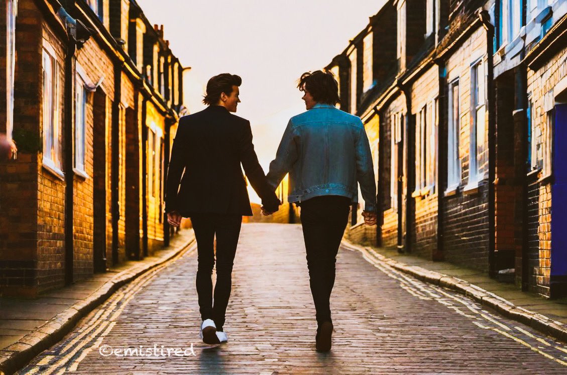 emistired_'s tweet photo. Happy 28th to all those who celebrate, and to two of the best people in the world. Made some art for this special day. 🫶🏻
#LarryStylinson #larryfanart https://t.co/vpJcKifDUB