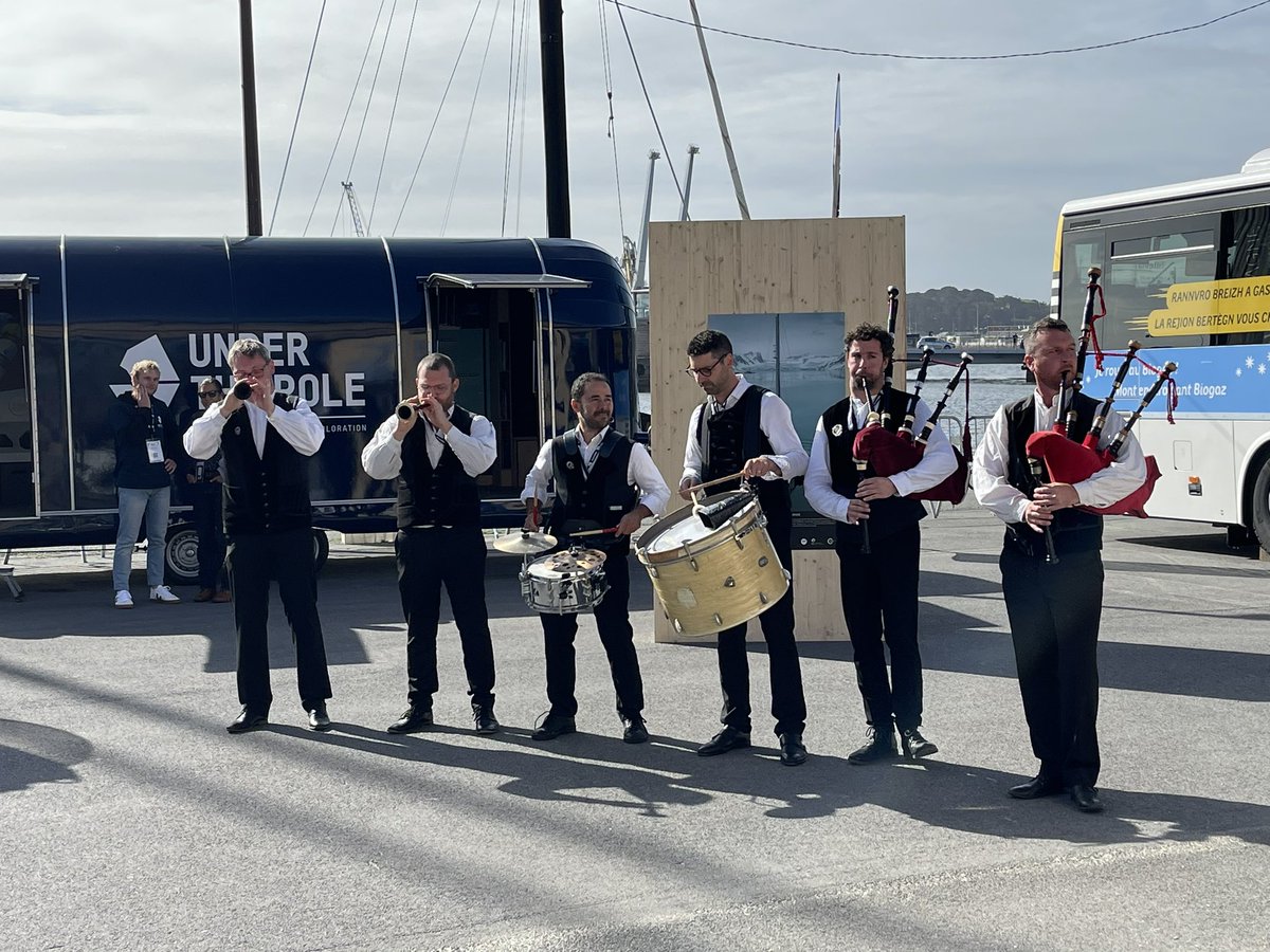 LMaillart's tweet photo. Au Congrès des Régions de France à #saintmalo en présence de la Première Ministre @Elisabeth_Borne 
Les régions au coeur des solutions et surtout des transitions:sortie des fossiles, énergies renouvelables, alimentation, transports, biodiversité, préservation des des ressources… https://t.co/tsneEeH14v