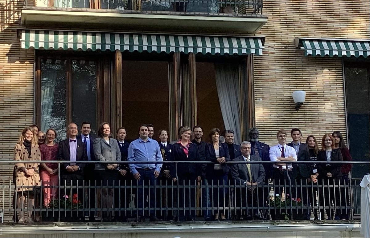 ambafrancefi's tweet photo. La ministre @MinColonna a rencontré l’équipe de l’ambassade et échangé avec les agents sur les actions menées  au quotidien pour faire vivre la relation 🇫🇷 - 🇫🇮 dans tous les domaines. @IFFinlande @BF_Nordics https://t.co/kIiuhDQfPz