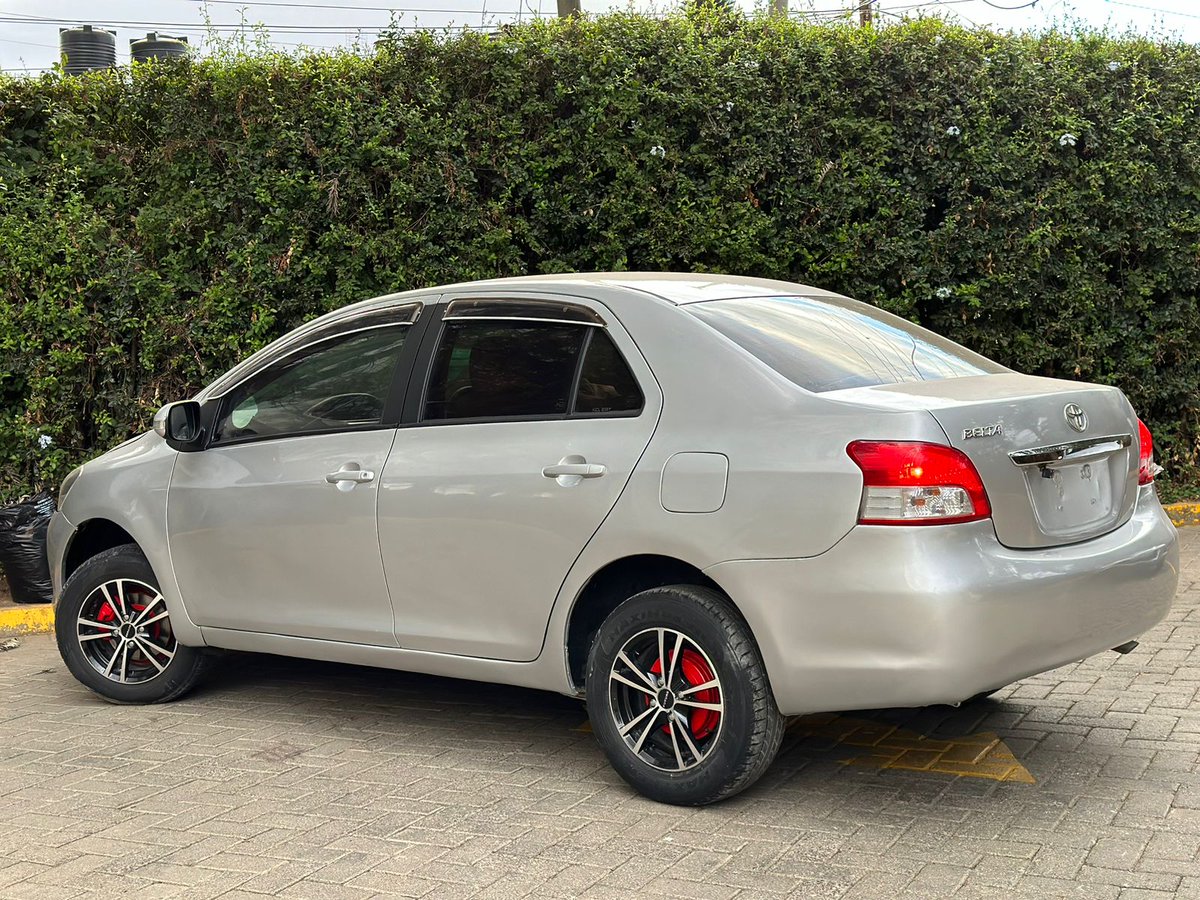 House_Of_CarsKE's tweet photo. Niaje wasee we have this 2011 1300CC Toyota belta that is in pristine condition with a premium beige clothe interior going for 720k Tu a good first car or a good alternative if you're looking to ditch your guzzler 😎 #hessy #AFCON #MainaAndKingangi #ElNino https://t.co/Mzk3zp52TU