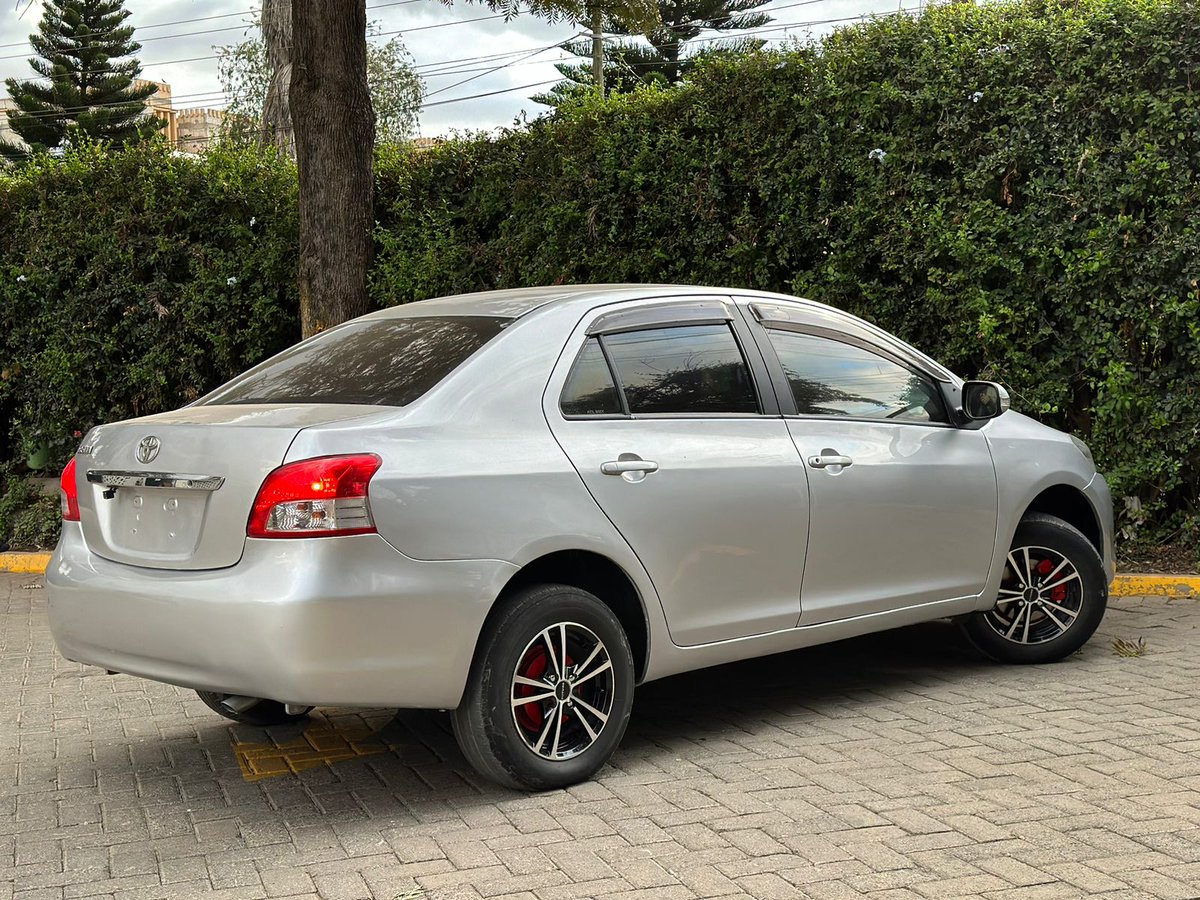 House_Of_CarsKE's tweet photo. Niaje wasee we have this 2011 1300CC Toyota belta that is in pristine condition with a premium beige clothe interior going for 720k Tu a good first car or a good alternative if you're looking to ditch your guzzler 😎 #hessy #AFCON #MainaAndKingangi #ElNino https://t.co/Mzk3zp52TU
