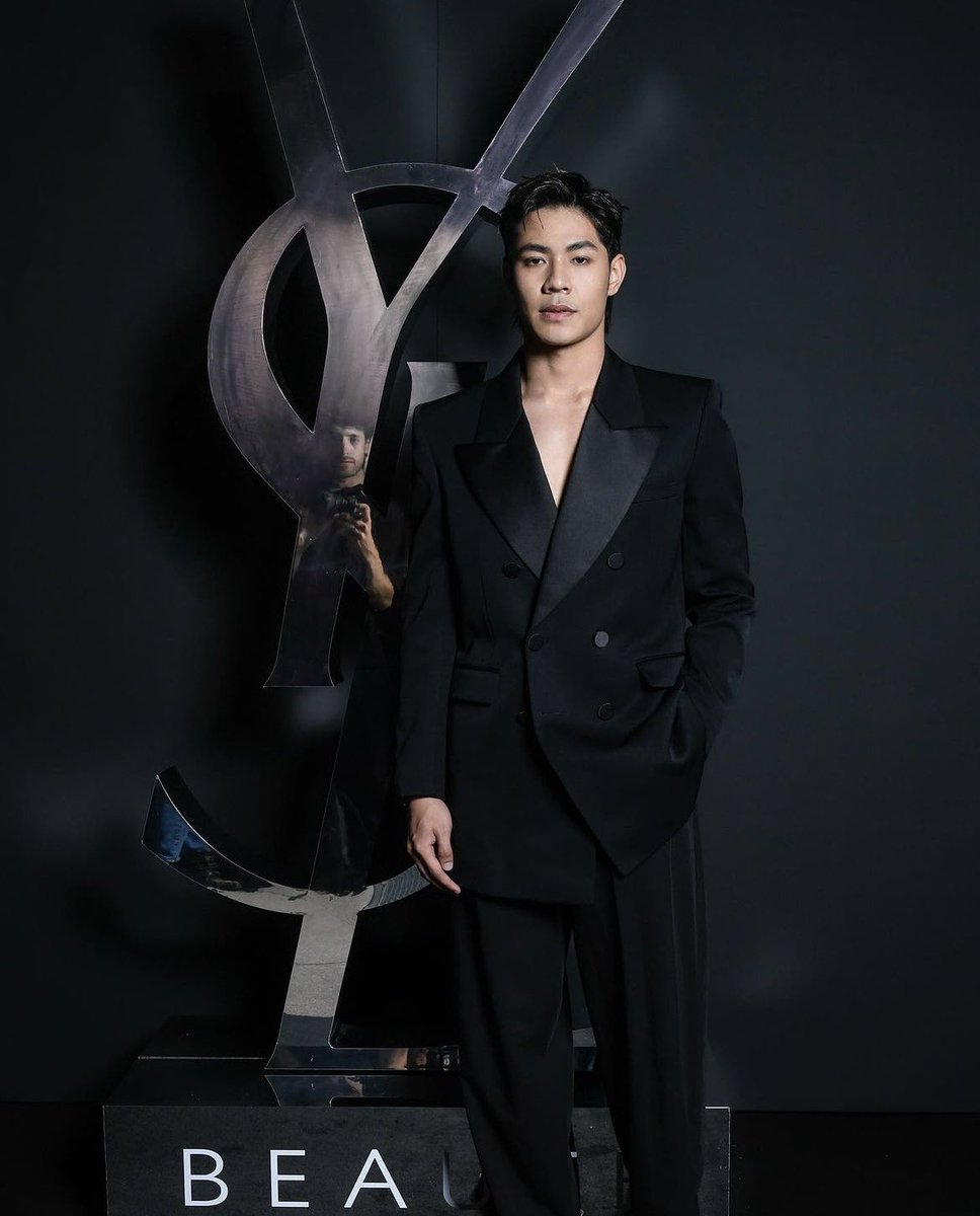 phenomeerna's tweet photo. 📸 | 270923 ⏤ Meerqeen at MYSLF fragrance launch in Paris.
#MeerKINGofYSL 
#MonsieurMeerqeenInParis 
#MeerKINGofYSL 
#Meerqeen https://t.co/bCBCk4HKDG