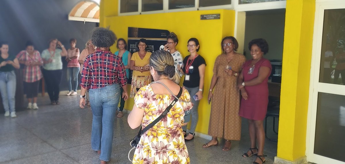 OrlandoBorrero7's tweet photo. Porque nos une el Barrio y somos un pueblo en constante Revolución, un brindis por la mayor organización de masas en el país...¡¡¡Feliz  aniversario 63 de @cdr_cuba desde #CubaRonSA🇨🇺👇 https://t.co/1Wd8borP3u