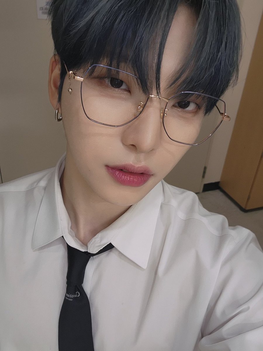 official_ONEUS's tweet image. [#서호]
해삐해삐 추석!!!!!!ㅎㅎㅎㅎㅎㅎ 
뚜무니들 저 달만큼 뿔어서 보자!!!!