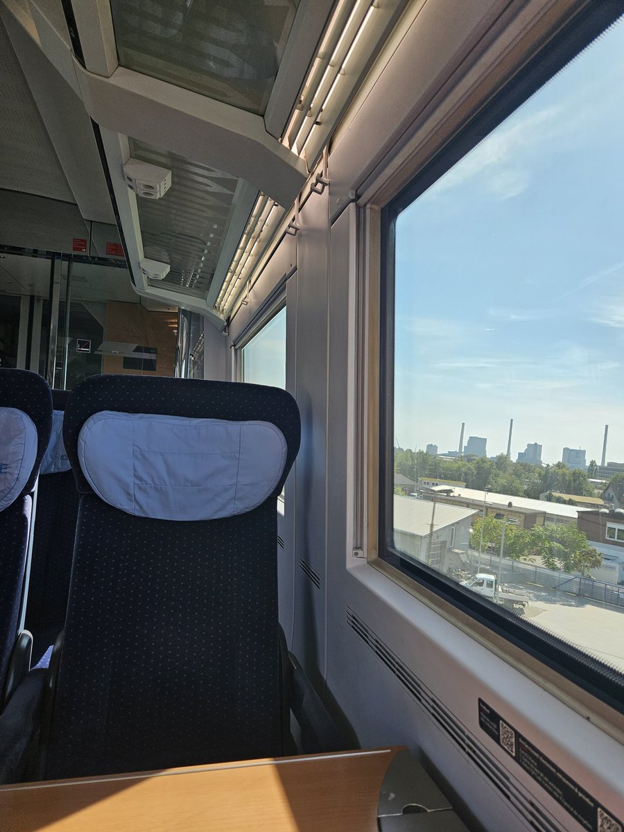 michinagdi's tweet photo. Es gibt wenig besseres als Dispositionsmaßnahmen zum eigenen Vorteil zu nutzen. Hier zu sehen der neue #EC9 aka #IC2889 aka IC-Gattung mit #BR401 🥹 https://t.co/WuxNtxrAIT