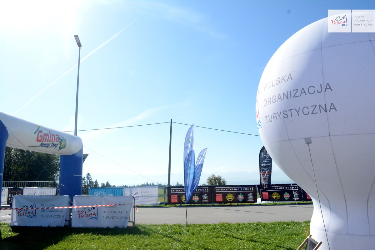 POT_GOV_Pl's tweet photo. W #Zakopane trwa 3⃣. dzień #EKSiT #eksit2023 @sbs_eksit, a nieopodal, w Klikuszowej, rozpoczął się @mediaworldcup #MWC. Na początek reprezentujący 15 narodowości przedstawiciele mediów po rozgrzewce przejechali wspólnie trasę czasówki, a następnie ruszyli do rywalizacji.🚴♀️🚴♂️⏱️ https://t.co/DCXr76cj7r