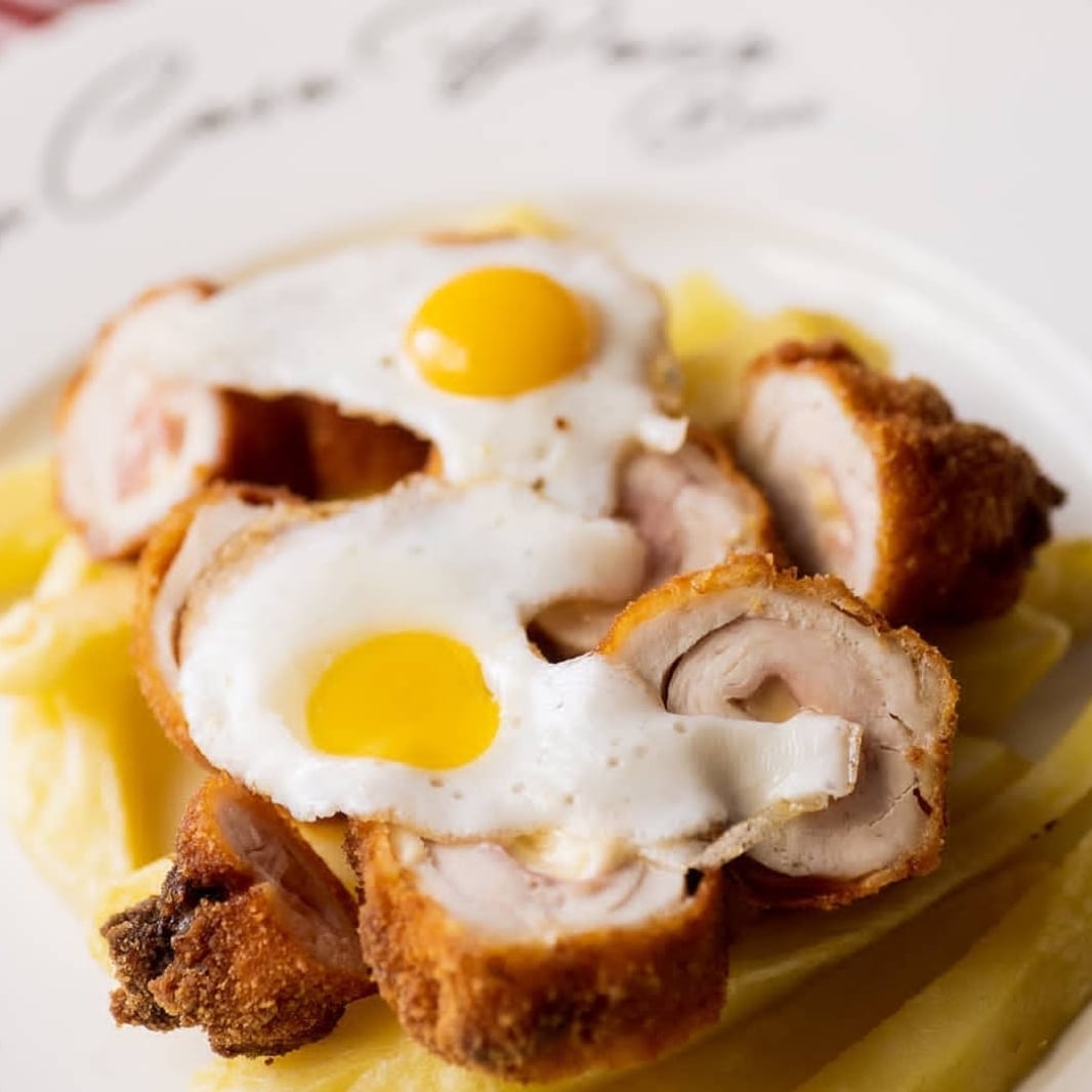 mesoncasapaco's tweet photo. ¿Planes para hoy Jueves? Te esperamos en nuestro mesón con este Flamenquin artesano con Huevos de codorniz.

Llámanos y haz tu reserva, te esperamos como siempre en C|Bami 15-17.
Reservas - 954237504

#mesonsevillano #casapacobami #sevillania https://t.co/Dbx3A5VC5S