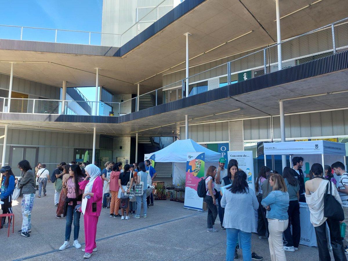 ActionAid_ES's tweet photo. 🥬 Hoy hemos estado en la feria agroecológica de la @UAM_Madrid en el marco del #FoodWaveProject https://t.co/uDfdfsRTjR