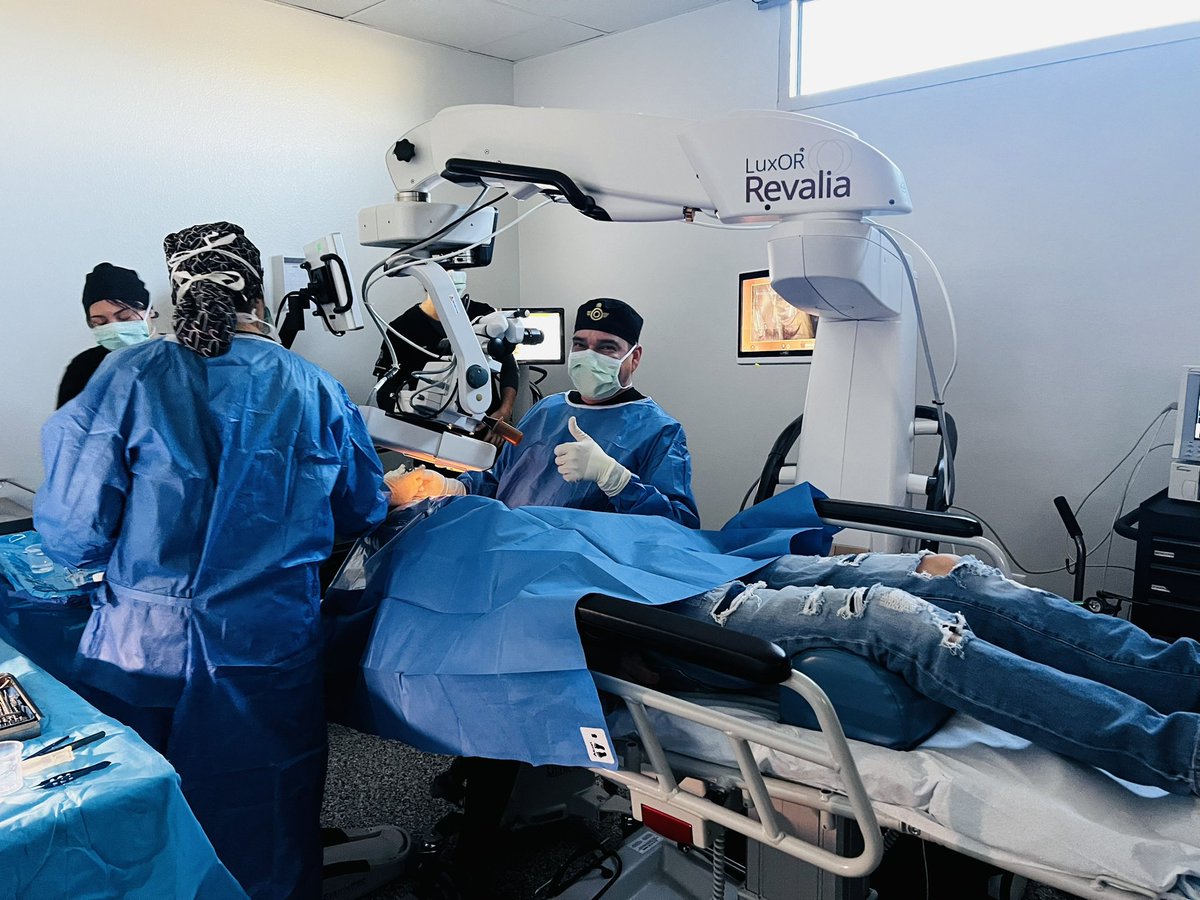 OphthoBizMinute's tweet image. EVO ICL day in our office based surgery center. #evoicl @STAARSurgical @IorPartners  JulietteEye.com