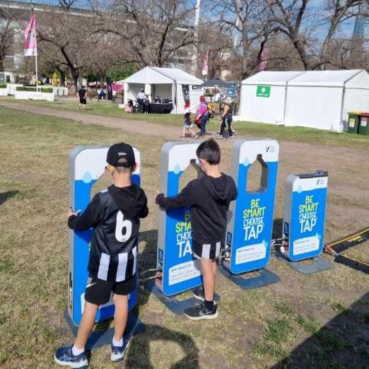 YVWater's tweet photo. Whether youโre barracking for @CollingwoodFC or @BrisbaneLions, or neither, be sure to stay #hydrated this weekend๐ฐ โ๏ธ
Lookout for our FREE water fountains in the #AFL Footy Festival at Yarra Park and the Melbourne Park Live Site.
Bring your bottle and #ChooseTap. https://t.co/UmGUq9Wi1N