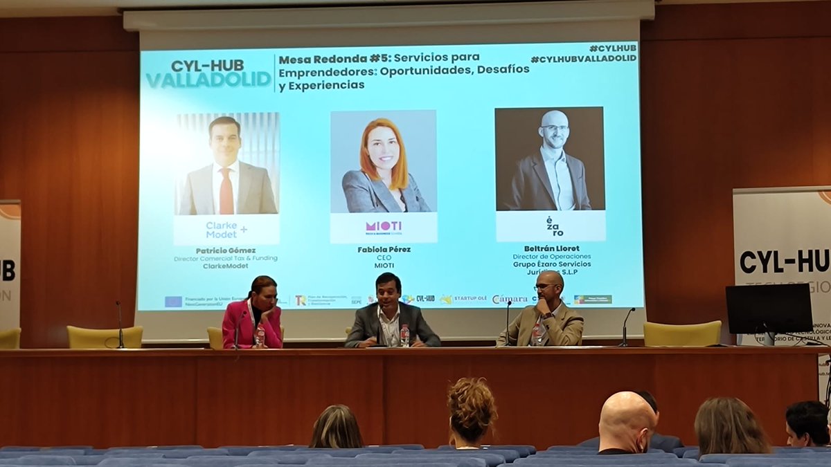 Arranca la 5ª y última #mesaredonda de hoy, titulada ‘Servicios para Emprendedores: Oportunidades, Desafíos y Experiencias’, moderada por Patricio Gómez (<a href="/clarkemodet/">ClarkeModet</a>) y en la que participan Fabiola Pérez (MIOTI) y Beltrán Lloret (<a href="/EzaroLegal/">Ézaro Legal</a>)
