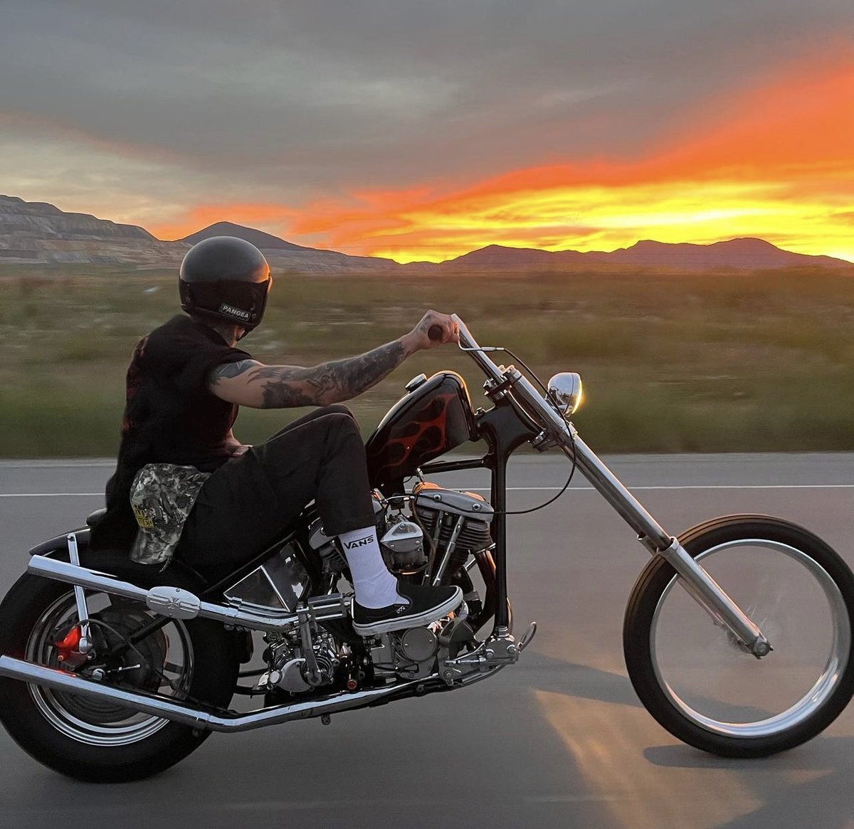 Chasing sunsets and riding heavy. @vinny_the_kiddd ruling hard. #shovellove #choppershit #chopshit #choppers #rideeverywhere #thegoodlife #chasingsunsets #ride #becausechoppers #shovelhead #chopper