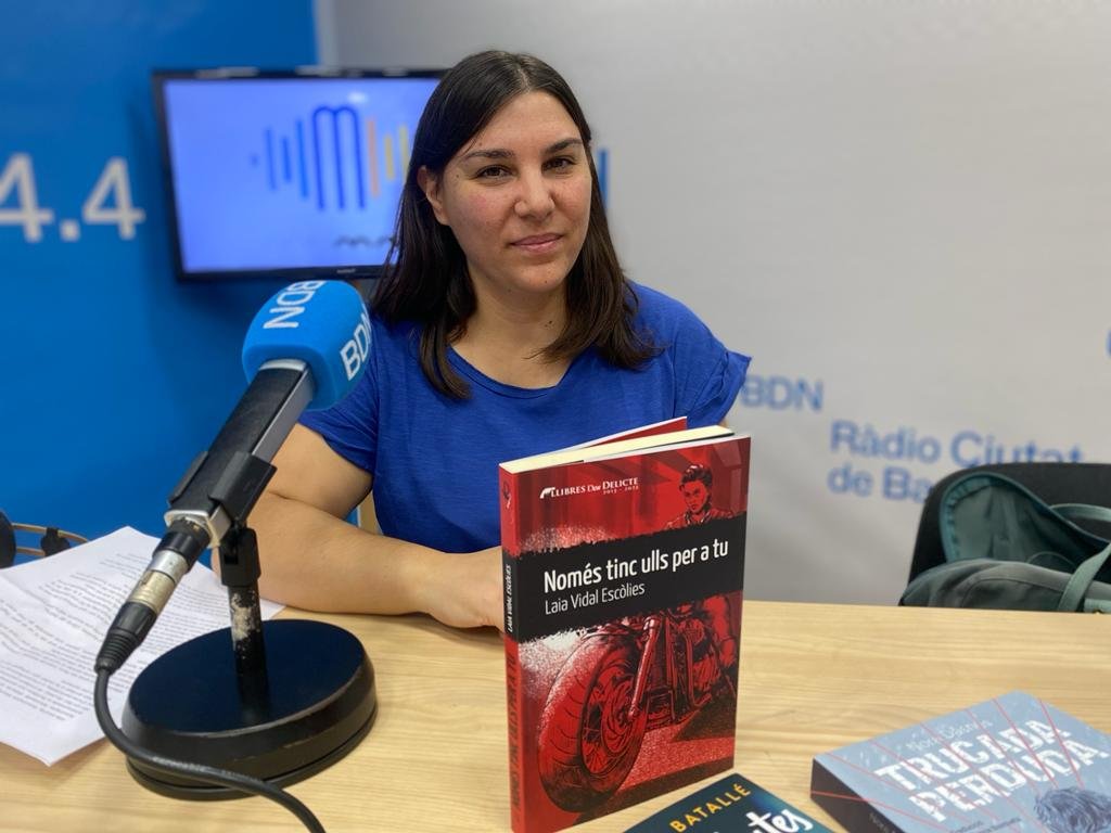 BadalonaMati's tweet photo. 📚 Repassem les novetats editorials d'aquest setembre amb la Magda Gual de @Saltamartillibr 👇
-Via morta, Assumpta Montellà
-Massa deutes amb les flors, Iolanda Batallé
-Només tinc ulls per a tu, Laia Vidal Escòlies
-A casa teníem un himne, Maria Climent...
@bdncom #Badalona https://t.co/WbrYPckPVx