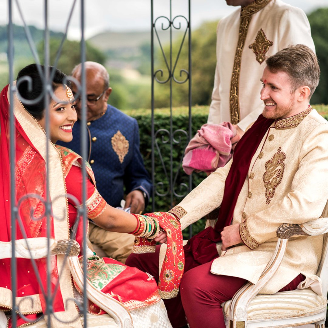 linusmoran's tweet photo. Traditional Hindu wedding celebrations are vibrant, intricately planned, culture-rich festivities and these rituals and mini-ceremonies not only bind these two people together in physical, spiritual, and emotional union but also connect two families together for eternity. https://t.co/w3wX1sZVVu