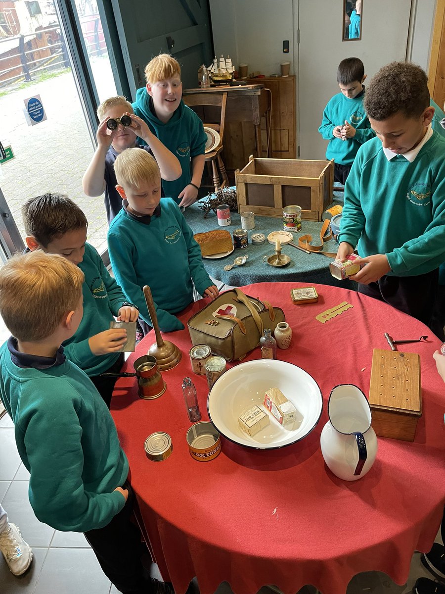 We really enjoyed learning about different artefacts, playing Victorian board games and matching animals with habitats @theatrnanog #TheButterflyHunter