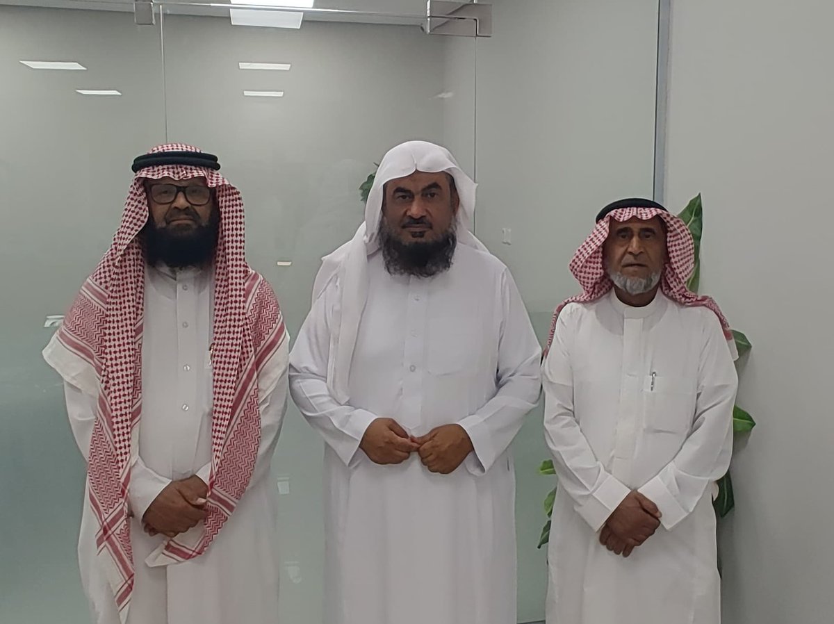 Handseah's tweet photo. سعدت #هندسية بالإجتماع مع جمعية #كفيف ،وحضر الاجتماع سعادة المدير العام للجمعية أ.عبدالرحمن الباهلي، لبحث سبل التعاون بين الجمعيتين، وتم تحديد احتياجات تصميم بيت الكفيفة ونادي الطفل الذي ستتشرف #هندسية بالإشراف على تصميمه.
@abdul_bahli 
@Handseah 
@kafeef_sa https://t.co/uxWUnQ8TzI