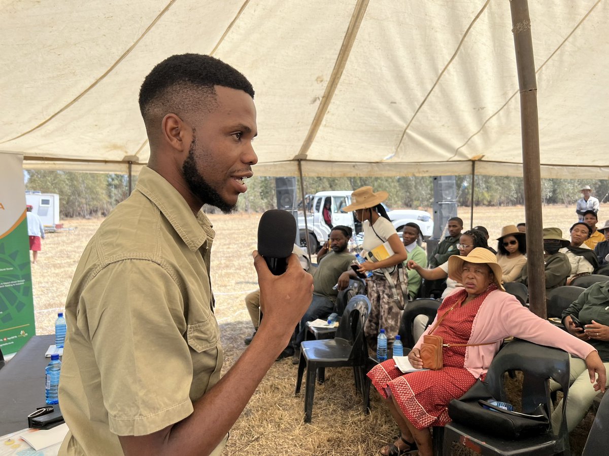 foodformzansi's tweet photo. Incredible insights at the North West farmers’ day by @foodformzansi.🐮🥩 Khomotso Mashiloane from @redmeatsa gave an enlightening talk on the primary red meat structure and the importance of record-keeping. Knowledge is key for success in agriculture! #RMITED https://t.co/05U8DLNV46