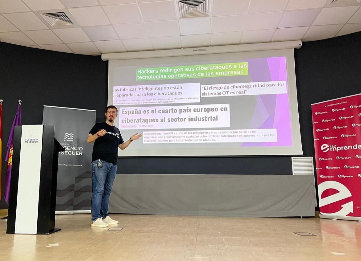 MiolnirST's tweet photo. Ayer nuestro compañero Jaime Solás Lara  estuvo en las instalaciones de 123emprende  impartiendo junto a José Francisco Fernández Bonilla, jefe la (UDEF) de la comisaria provincial de Jaén, un taller gratuito sobre ciberseguridad para pymes y autónomos
Enhorabuena
#ciberseguridad https://t.co/ITX9xuHsc8