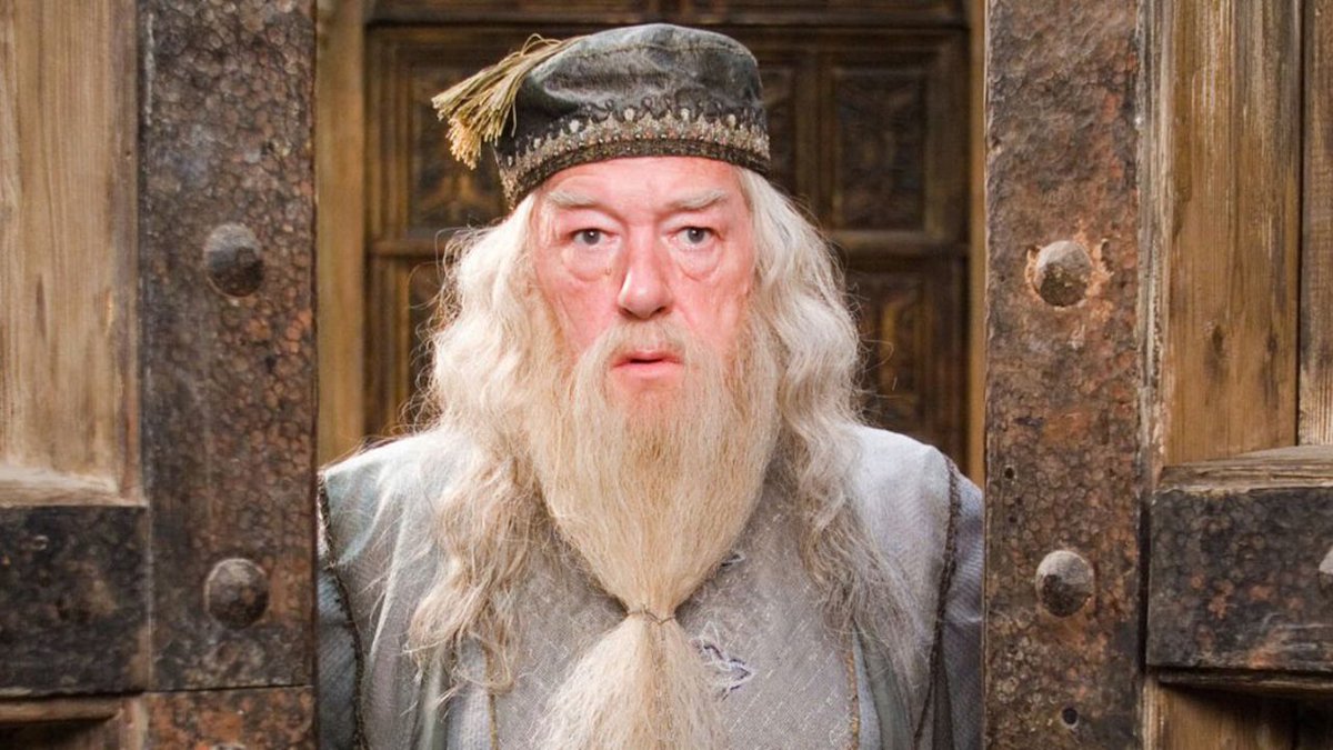 "On peut trouver du bonheur même dans les endroits les plus sombres. Il suffit de se souvenir d'allumer la lumière."

À Michael Gambon dont l'interprétation de Dumbledore a marqué notre enfance. 🙏