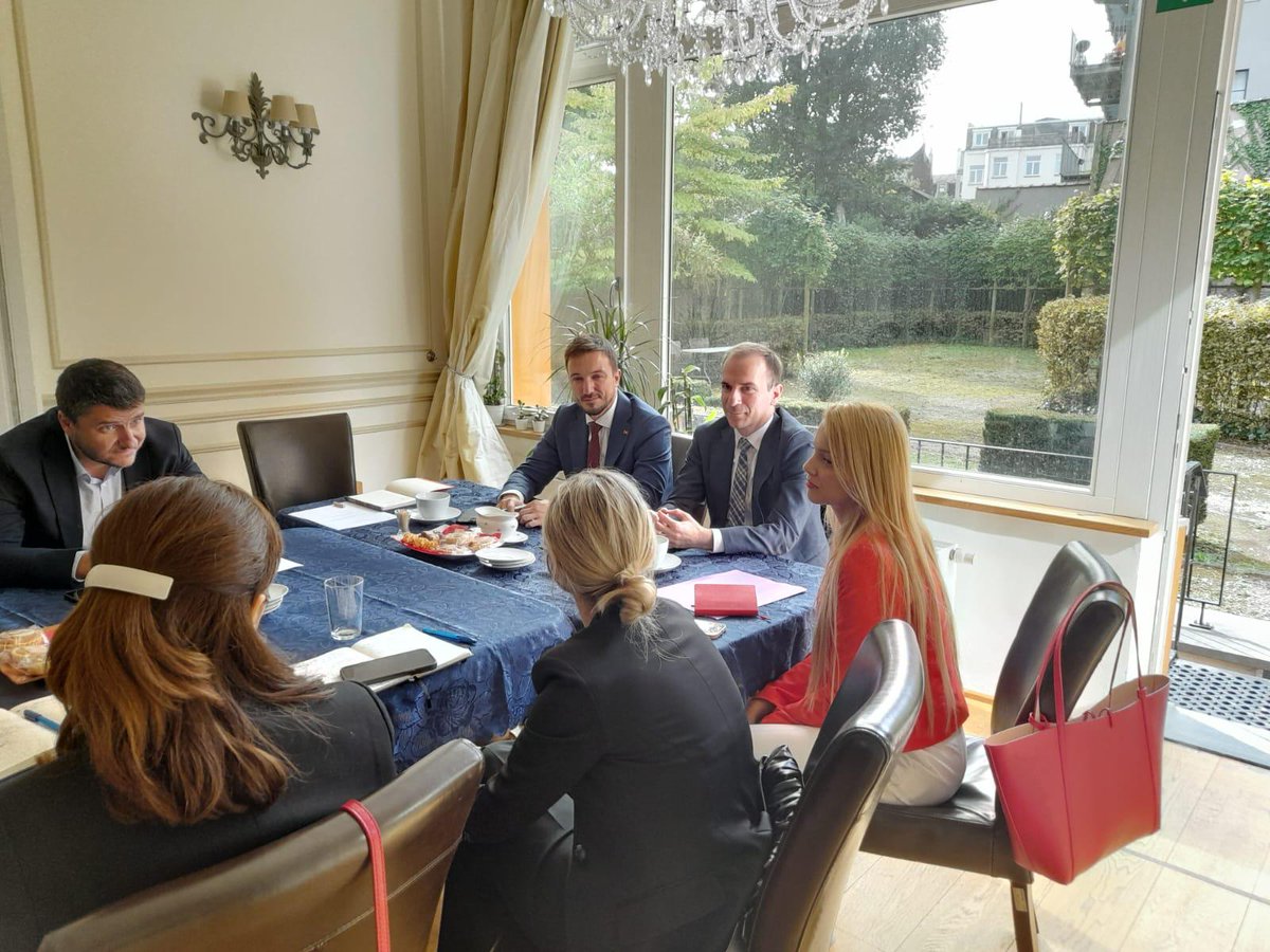 MKmissionEU's tweet photo. #Team2Team meeting 🇲🇰-🇲🇪

Excellent cooperaton, exchange of best practices on #EU integration.

✅100% alignment with #CFSP
✅ Integration Before Membership
✅ Advanced harmonization with 🇪🇺 acquis

Gratitude to Ambassador @PetrusMarcus for hosting @MONTENEGROinEU  🤝 https://t.co/foW7GbH64A
