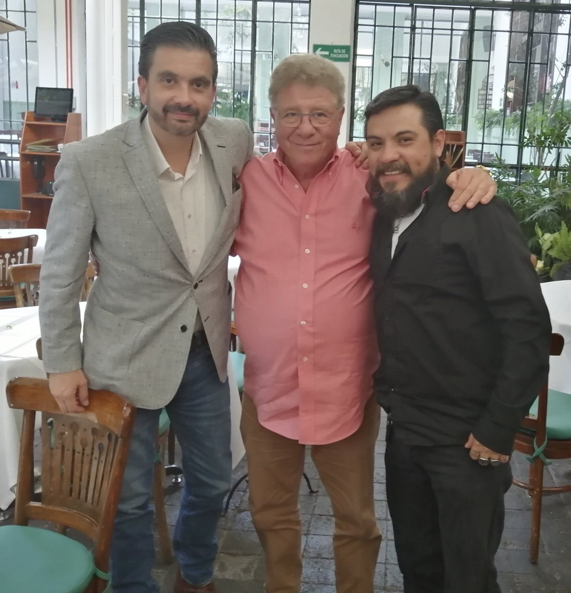 PedroHdez33's tweet photo. @luisberman o sea, ni a mojon llegas, ...che enano. https://t.co/dx6XYqPkwS