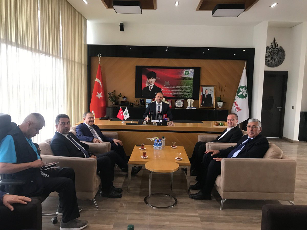 akpartiafyon's tweet photo. İl Başkanımız Hüseyin Ceylan Uluçay, Bakanımız Veysel Eroğlu ile birlikte, Afyonkarahisar Pancar Ekicileri Kooperatifi Başkanı İbrahim Eroğlu ve yönetim kurulunu ziyaret ettiler.
Nazik misafirperverliklerinden dolayı teşekkür ederiz. https://t.co/7Fk4jqWwUt