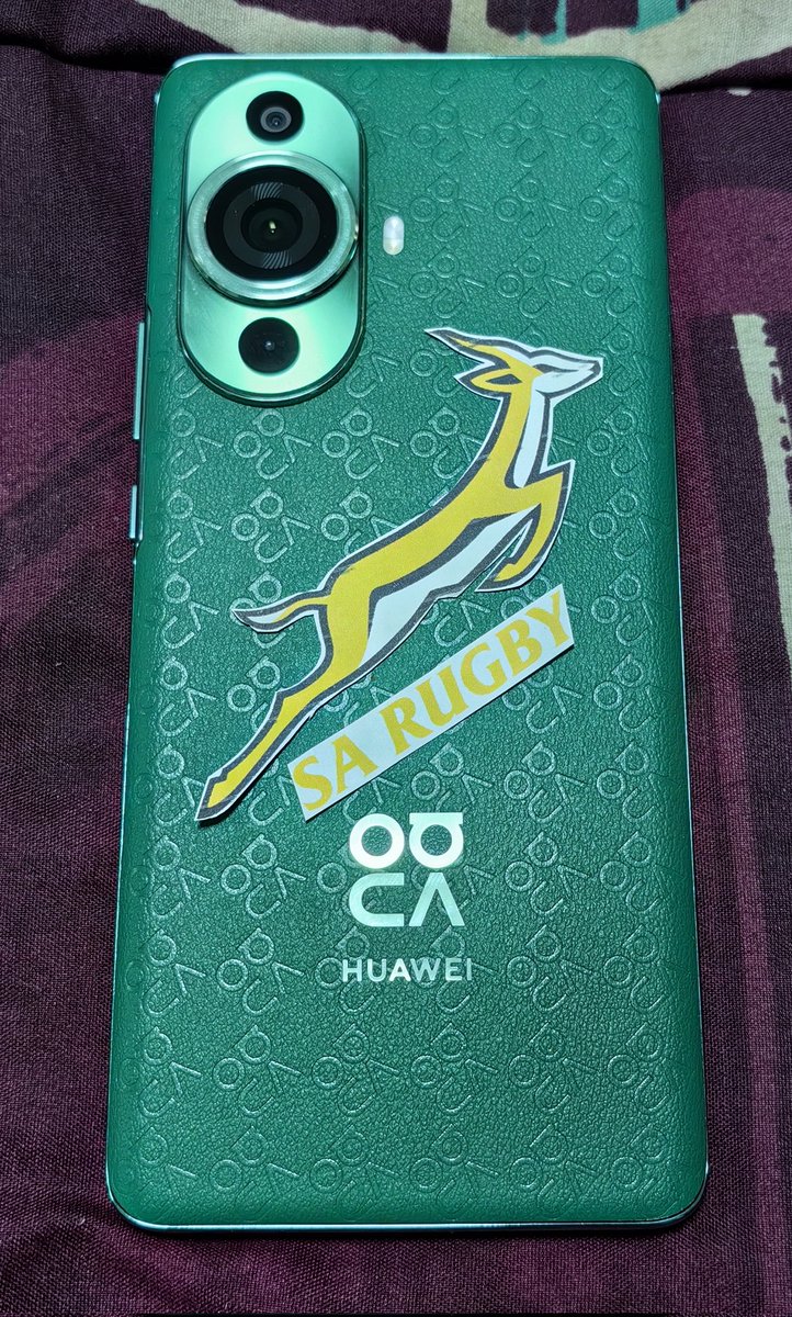 FaizelPatel143's tweet photo. I customized my Huawei Nova 11 Pro in green vegan leather with the Springbok logo. It looks quite cool 😀 Someone who saw the phone thought I had a #Springboks phone Check out the #Nova11Pro it's a amazing device that takes great photos. #Huawei @HuaweiZA https://t.co/kByUIjYNSA