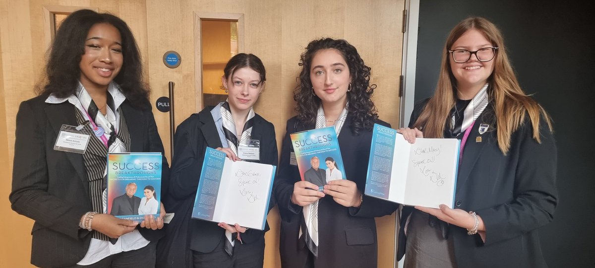 ChislehurstSch's tweet image. After hearing from the fabulous Dame Didi Wong, our girls were so pleased to get a signed copy of her book @didiwong #femaleleaders