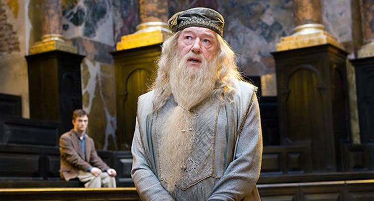 cisimlendi's tweet photo. Micheal Gambon hayata gözlerini yumdu. https://t.co/B1IWELgBUY