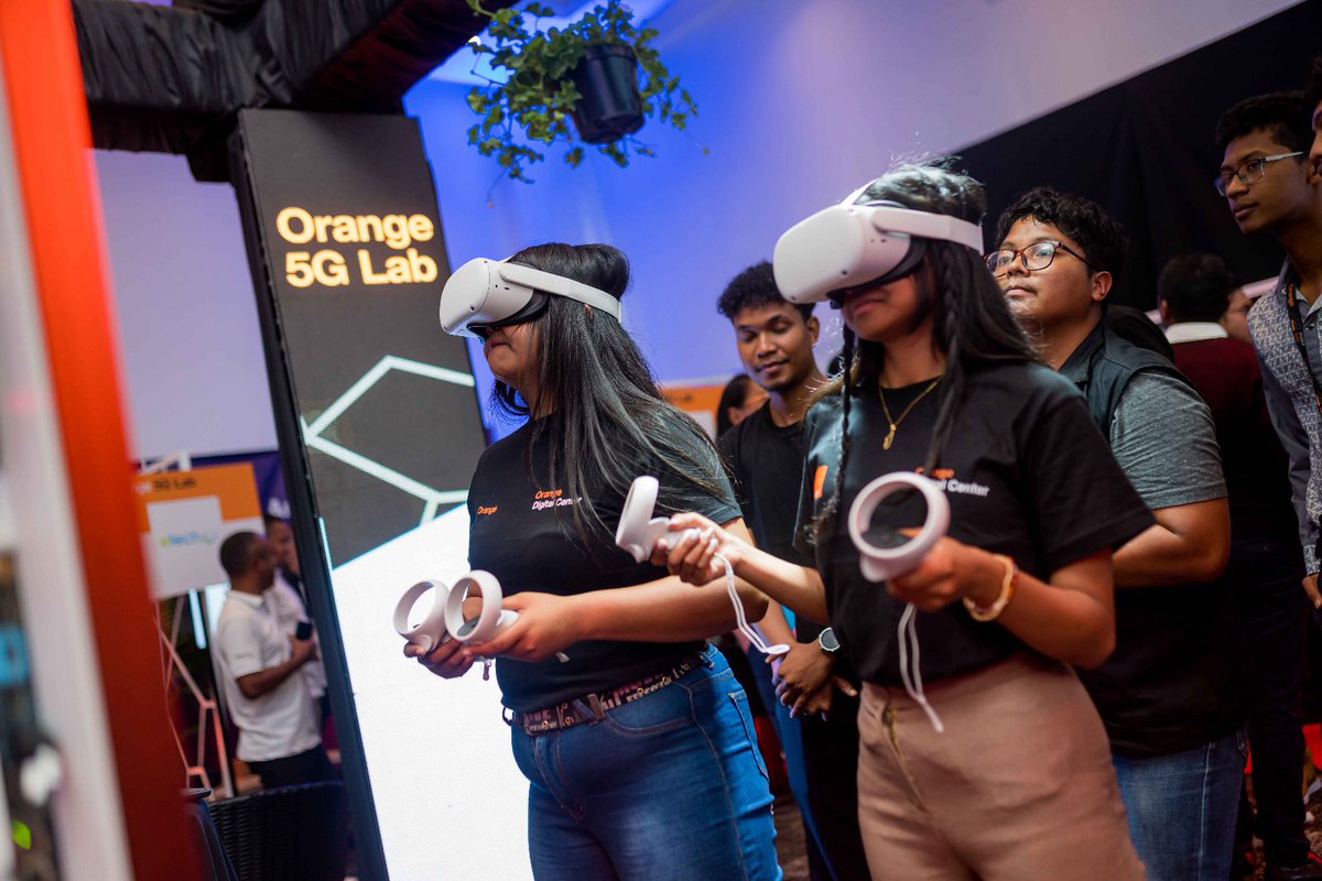 DebordFrederic's tweet image. Bienvenue à Orange 5G Lab #Madagascar, qui va aider et accompagner tous les acteurs économiques à mieux appréhender les opportunités, la valeur et l’utilité de la 5G. Une preuve de l’engagement d’@Orange_mg dans la capacité d’innovation du tissu économique local malgache !