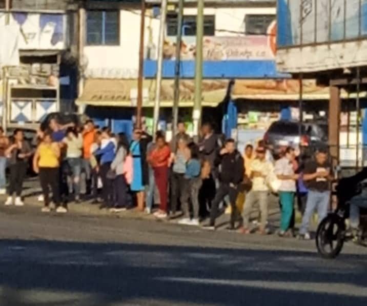 MonitorLosAltos's tweet photo. #MonitorAlerta | Para la hora 8:10am continúa falla eléctrica q afecta E/S, generando paralización del transporte público en los Altos Mirandinos

Las estaciones inoperativas son:

- La Matica
- Guaracarumbo 
- El Limón
- Los Colorados 
- Cumbre Roja

@CorpoelecInfo ya trabajando https://t.co/KGAMRnbZFA