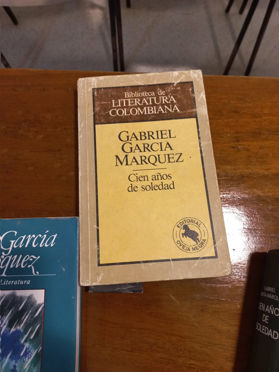moisomedrano's tweet photo. La bolsa es de #Macondo y los libros son:
Edición #ovejanegra
Edición conmemorativa @RAEinforma y la traducción al portugués de #ElianiZagury #editoraRecord de Río de janeiro https://t.co/FcpCyZxA0i