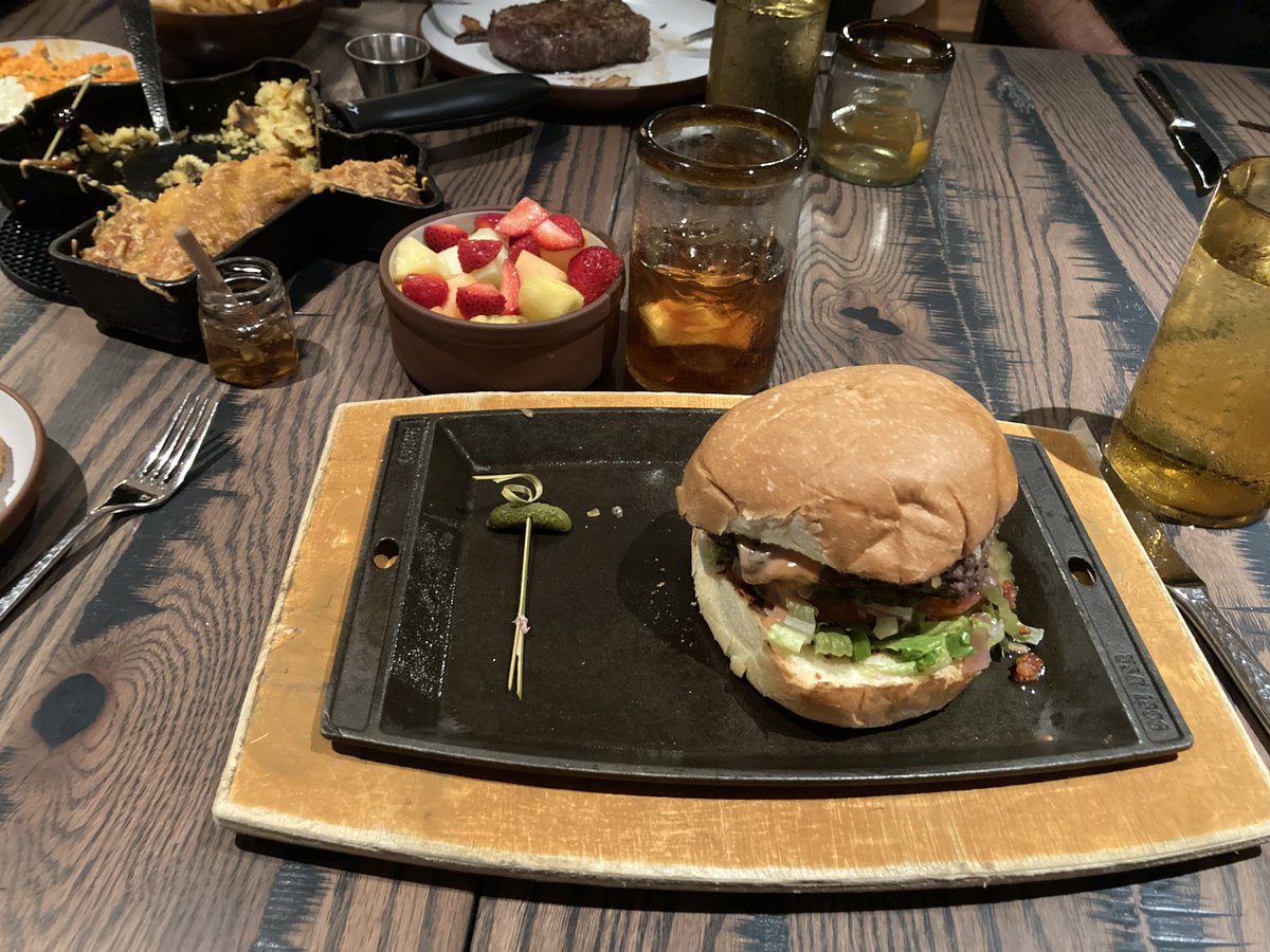 djmasterpaul's tweet photo. Enjoyed a very tasty Burger at the Four Brothers on the river walk
#iapmoconf23
#asseam23
#arcsa23
#plumbers75
#digdeep
#digdeeplabs
#iwsh https://t.co/7sTWr0Wvkj