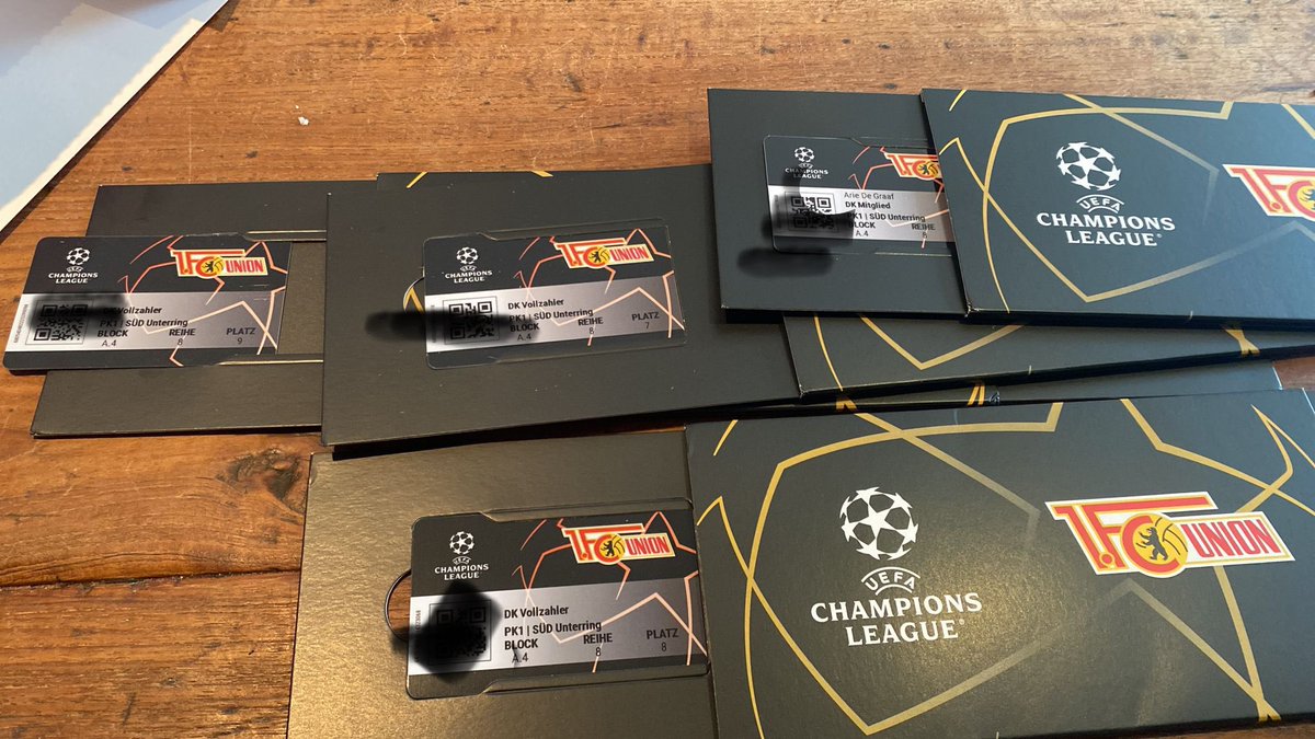 visspecialist's tweet photo. Het was even spannend maar ze zijn optijd binnen! En kijk eens hoe #origineel @fcunion is geen papier maar een mooie “bewaar” pas #unibra https://t.co/ffzRPu2LeQ