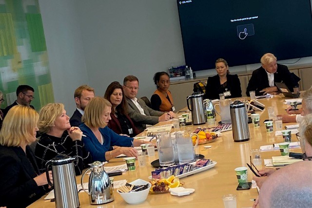 Utenriksdept's tweet photo. Dialog og partnerskap med de norske humanitære organisasjonene er avgjørende for Norges humanitære arbeid. 

I dag fikk @AnneBeathe_ @AHuitfeldt mange nyttige innspill for et godt resultat i arbeidet med revidert humanitær strategi #NorwayHumStrategy

Takk for at dere bidrar! https://t.co/9XUCTQzKNq