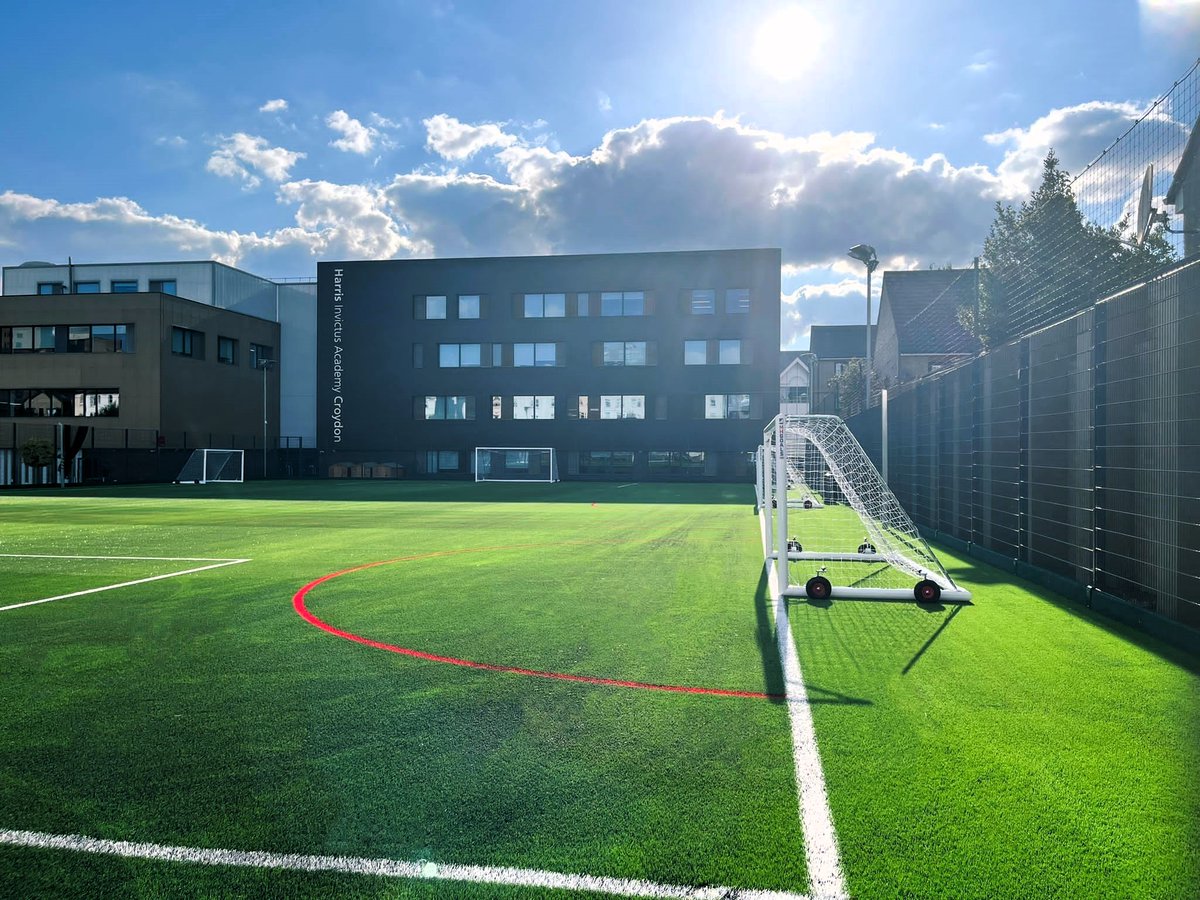As well as constructing new facilities over the summer, we've been busy refurbishing existing ones too! The latest to be handed over is this upgraded macadam MUGA @HarrisInvictus With extended fencing, TREKboards & a @TigerTurfUK 3G surface this area has a new lease of life! ⚽️