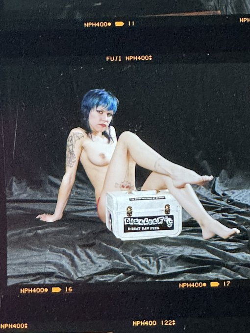 #tbt early 2000s #footmodel 🦶 https://t.co/di1iHNdIyh<a href="/tag/tbt"class="tags">#tbt</a><a href="/tag/footmodel"class="tags">#footmodel</a>