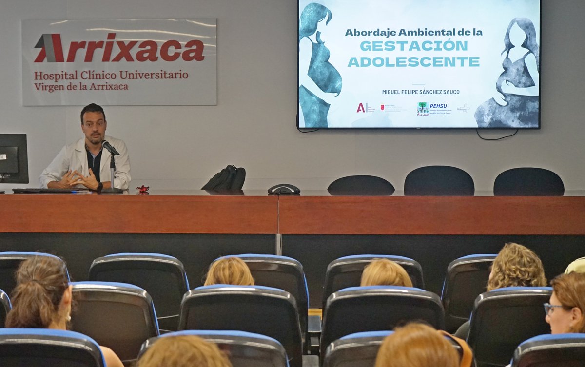AreaUnoArrixaca's tweet photo. 🤰🏼Matronas de las Áreas de Salud 1, 6, 7 y 9 se reúnen en la Arrixaca con la Unidad Pediátrica Medioambiental para hablar del abordaje de las gestantes menores de 18 años. @PehsuM 

✅La “Hoja Verde” como herramienta de valoración📝. https://t.co/od6J4QCXx8