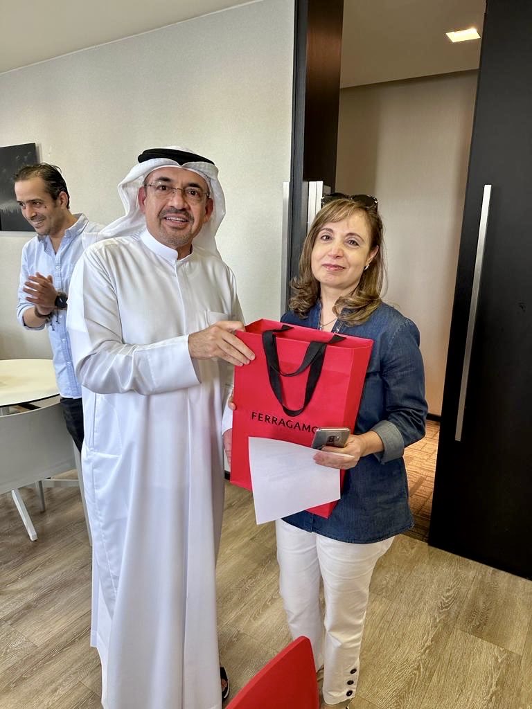 بعد ٨ سنوات من العمل كمساعدة شخصية تغادرنا السيدة منى الأنصاري لتعود إلى وطنها فلسطين. كانت خلال سنوات عملها مثالا لبذل الجهد والإخلاص. نتمنى لها التوفيق