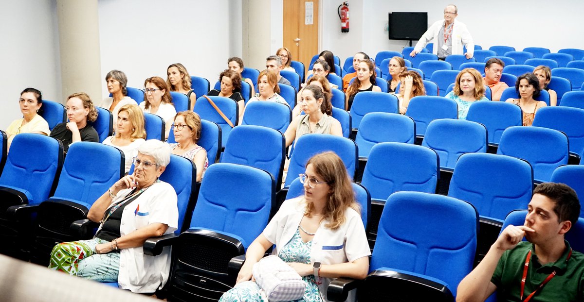 AreaUnoArrixaca's tweet photo. 🤰🏼Matronas de las Áreas de Salud 1, 6, 7 y 9 se reúnen en la Arrixaca con la Unidad Pediátrica Medioambiental para hablar del abordaje de las gestantes menores de 18 años. @PehsuM 

✅La “Hoja Verde” como herramienta de valoración📝. https://t.co/od6J4QCXx8