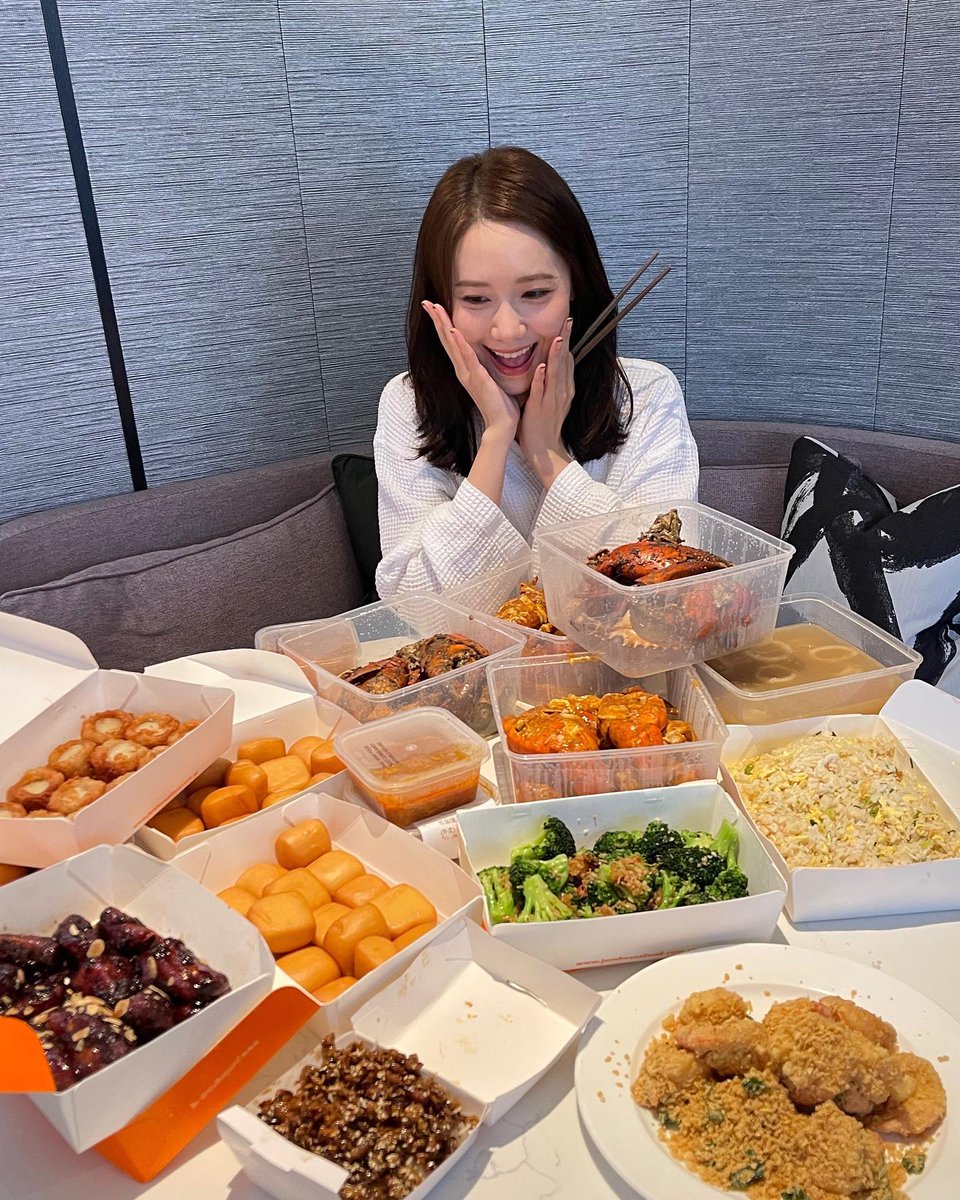 mystarmyangel's tweet photo. [230928-YOONGSTAGRAM CAROUSEL] 이번 추석은 싱가포르에서 크랩크랩😋

[TRANS] Crab crab this Chuseok in Singapore 😋

https://t.co/oKyZbjX09K
https://t.co/IQSU9EhEIG
https://t.co/9TcStbSAxg
https://t.co/l7afQOO7eK

https://t.co/RUYKrntr1d

#임윤아 #LimYoonA #윤아 #YoonA #YoonAinSG #YoonAxEsteeLauderSG