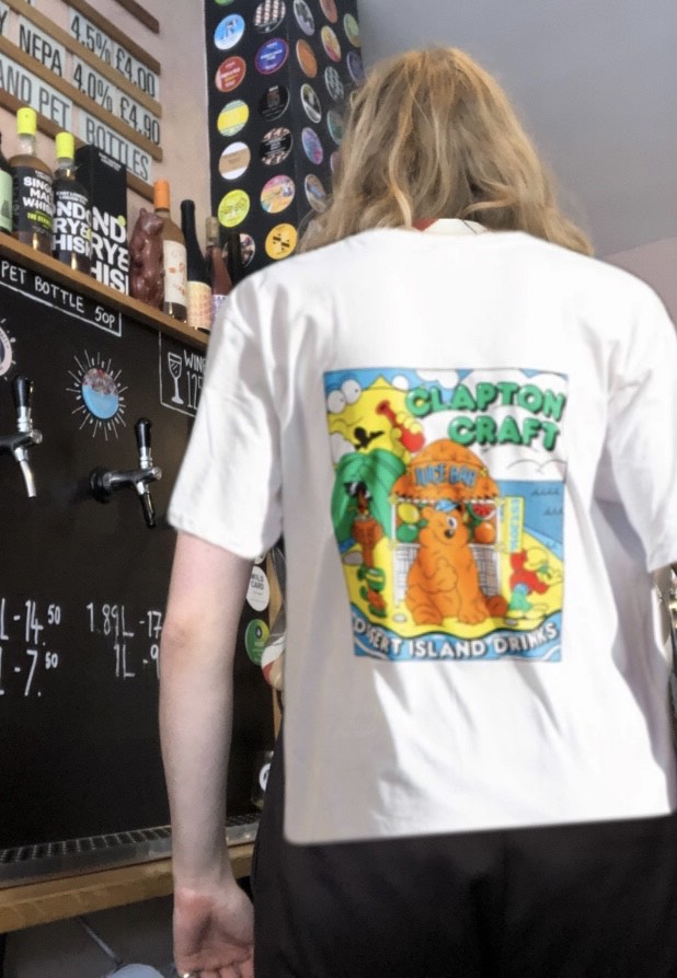 ClaptonCraftSW's tweet image. Want to show support for your local bottleshop AND look as cool as this?

Fear not - we're well stocked with merch of all kinds!

There's truly no better accompaniment to a quality beverage than a cool item of clothing with a bear on it.

Come and get 'em!

#SW12 #Balham