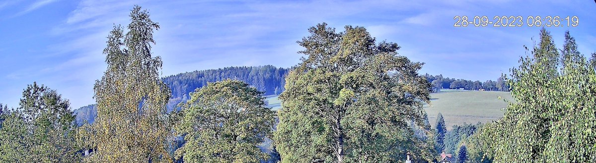 omicronCZ's tweet photo. Bleiberg jasno🌞💙
🌡️24°C, vlhkost 40%, UV 4
Bezvětří (0 Bft, SSZ).
Tlak➡️. Viditelnost 58 km.

Teplota dnes v noci 8.6°C

Krásný svátek z meteostanice #Tempest na Bublavě v Kruškách😊

Web:
https://t.co/zWB5C9JyCZ

#bublava #WeatherTweet #krusnehory https://t.co/Sl66VdFo1p