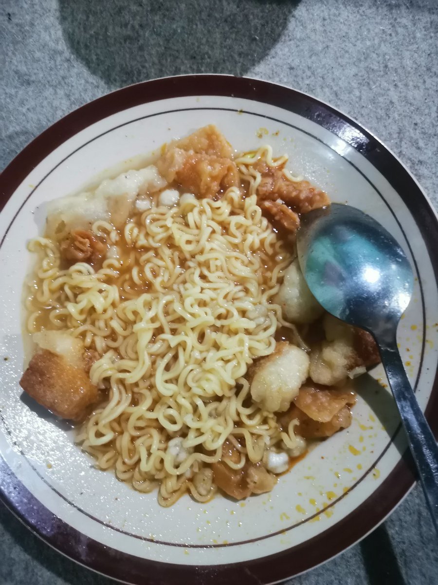 kic3Kiwo's tweet photo. nahh gini dong baru pas porsi ya.
indomie + cuangki🤣🤣🤣 https://t.co/sl9Crmn87X